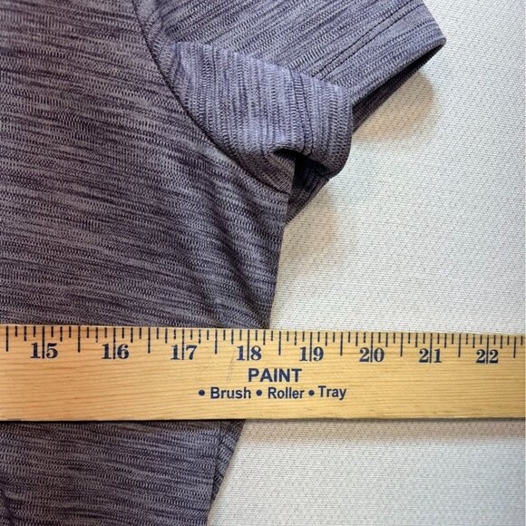 Under Armour Women V-Neck T-Shirt Medium Gray  Short Sleeve Activewear Heat Gear - Picture 7 of 11